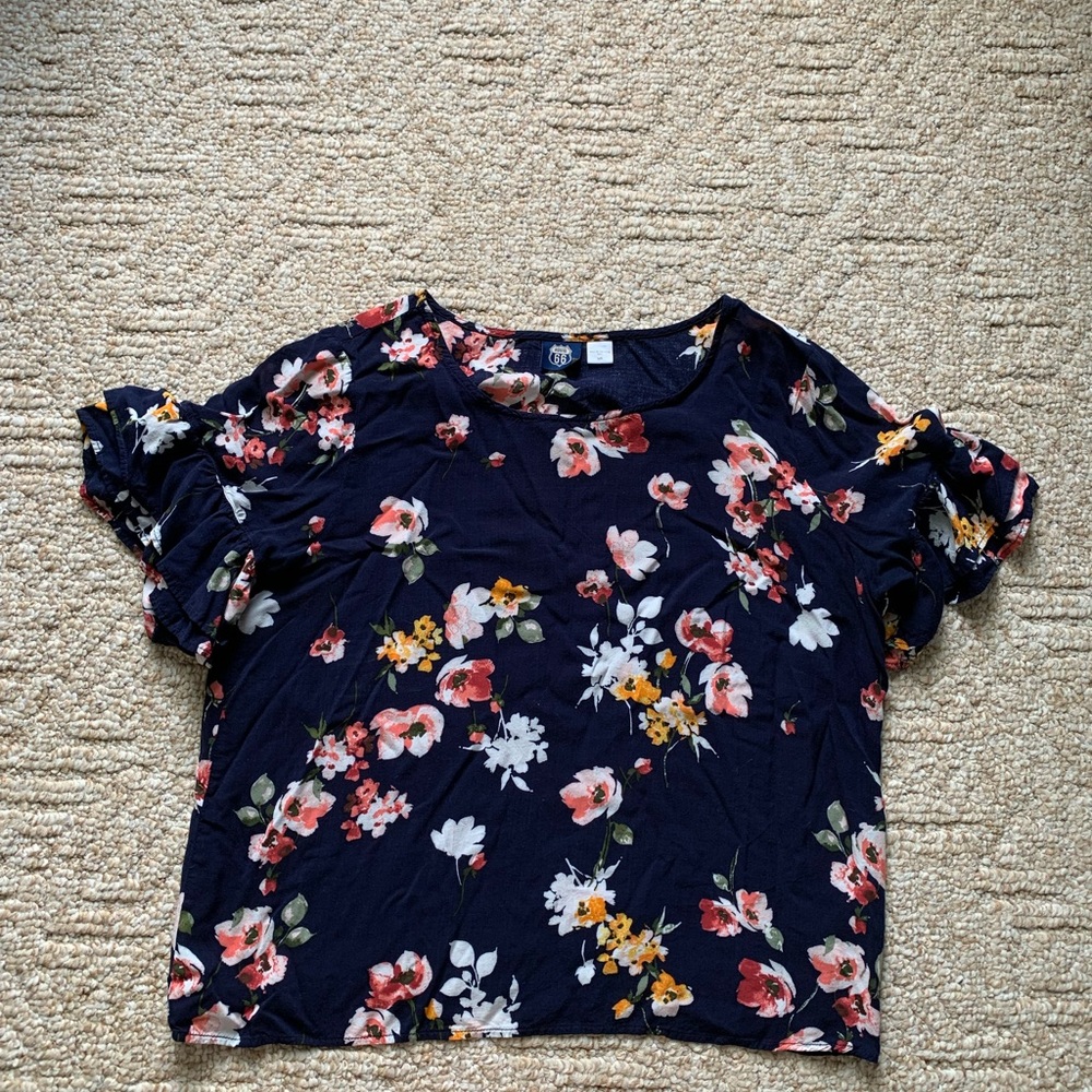 Women’s size large short sleeve floral blouse with ruffled sleeves